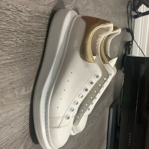 Alexsander Mcqueen 8.5 designer shoes and laces